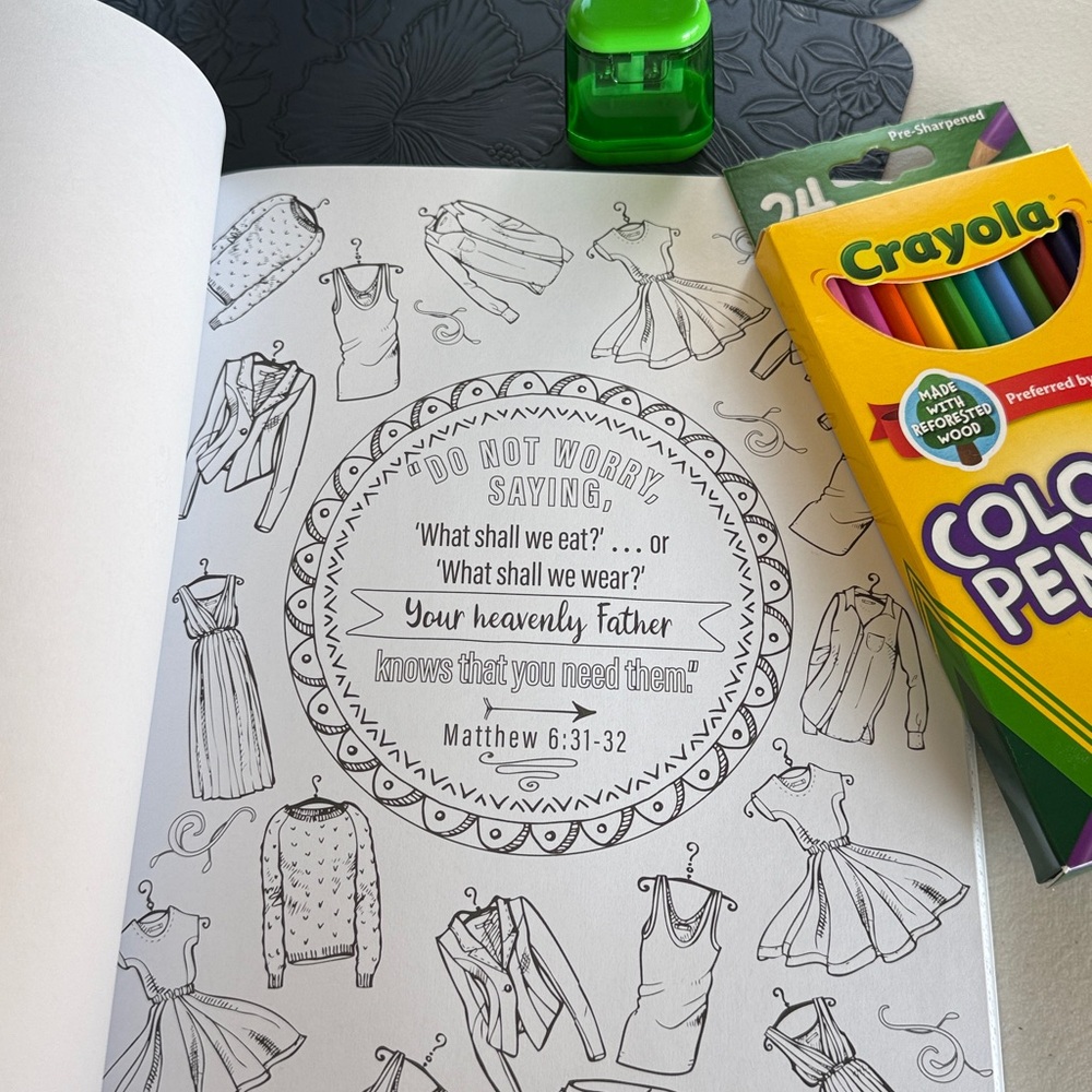 ✨NWT Color The Words of Jesus Coloring Book Bundle💚 - Picture 3 of 3